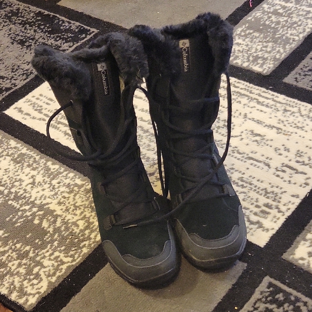Columbia Women's Black and Gray Winter Snow Boots